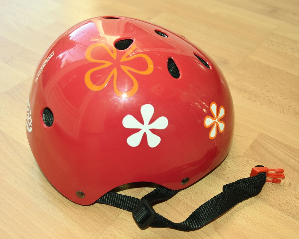 Casque v&eacute;lo rose. Taille 54/58. D&eacute;cathlon. Tr&egrave;s bon &eacute;tat Vlos