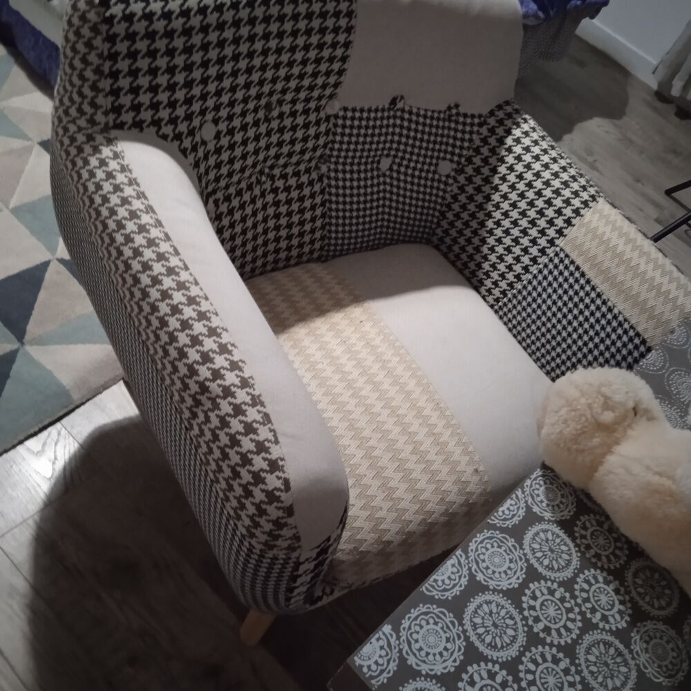 Fauteuil ikea structure bois tons beige marron accoudoirs Meubles