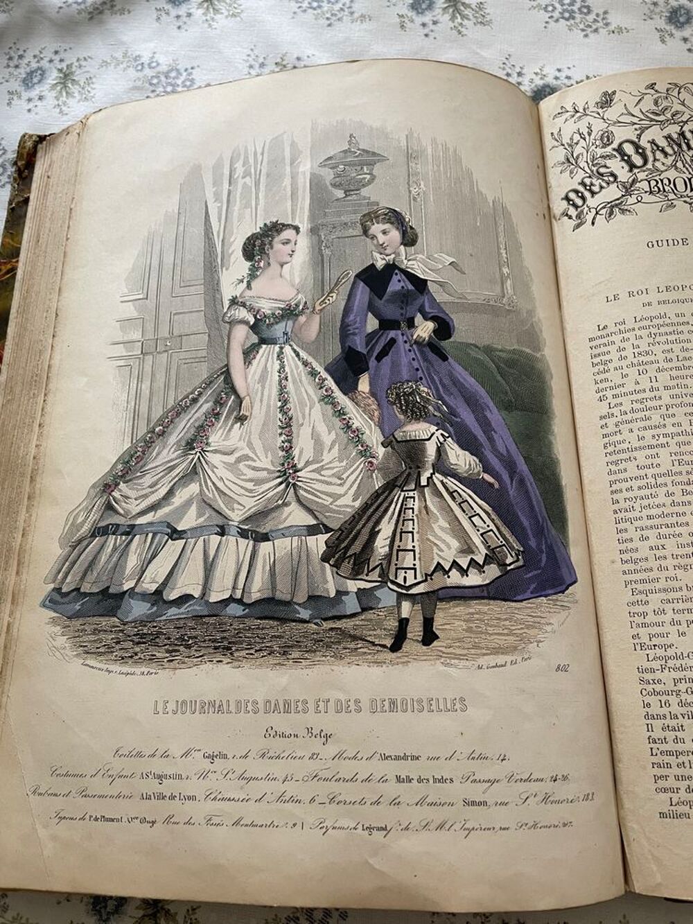 LIVRE ANCIEN DE MODE Décoration
