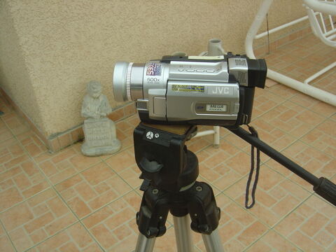 CAMESCOPE JVC NUMERIQUE 160 Pia (66)