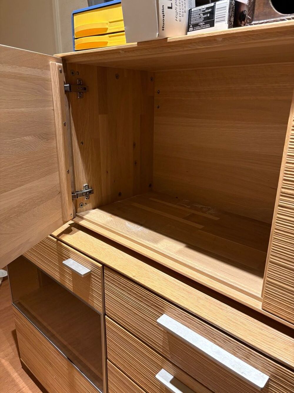 Meuble mural en bois avec deux rangements, solide et de tr&egrave;s Meubles