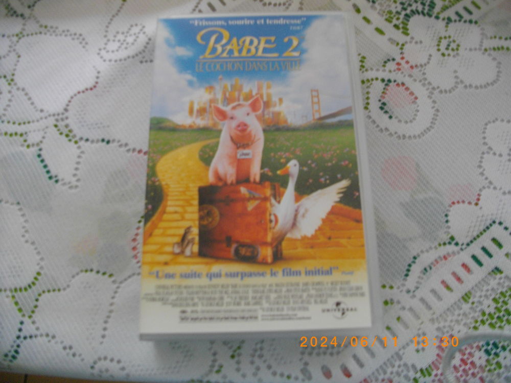 Deux cassettes vid&eacute;o vhs de : "BABE - 1 ET 2" DVD et blu-ray