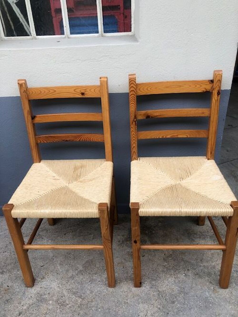 Chaises en pin et paille (2 ex) Décoration
