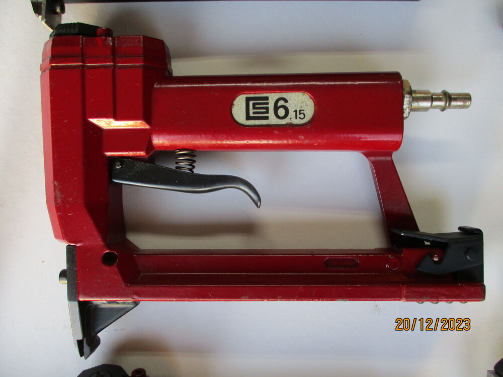 pistolets pneumatiques agrafeurs Bricolage
