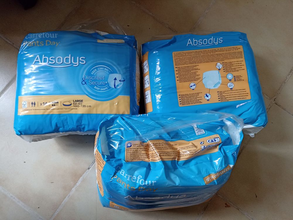 Diverses protections urinaire pour adultes Puériculture