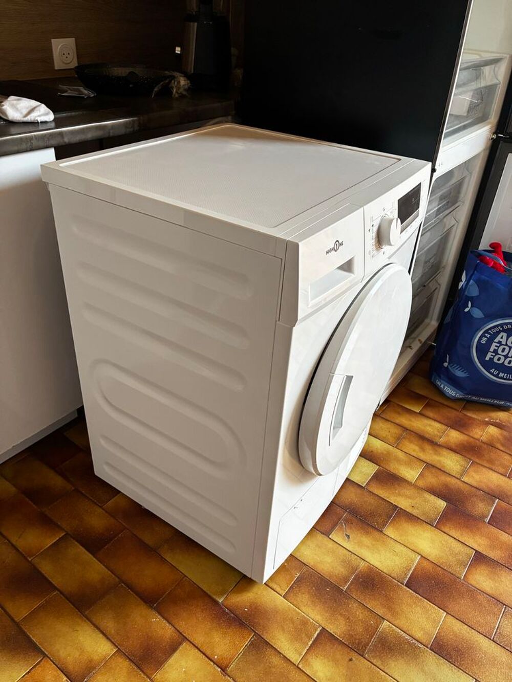 s&egrave;che linge avec r&eacute;servoir d'eau Electroménager