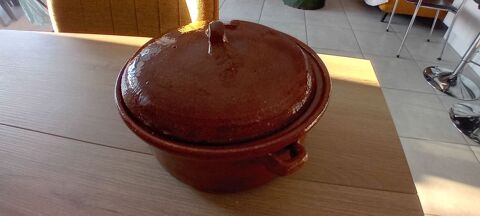 Cocotte et couvercle en terre cuite �maill�e Etat neuf
10 Eybens (38)