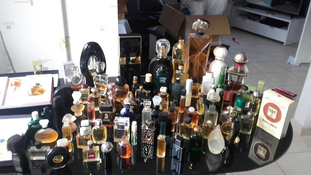vends belle collection de parfum et miniatures avec boite 