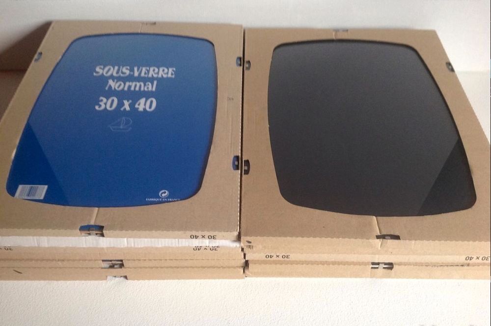 10 SOUS-VERRES DE 30 X 40 cm Envoi Possible
Décoration