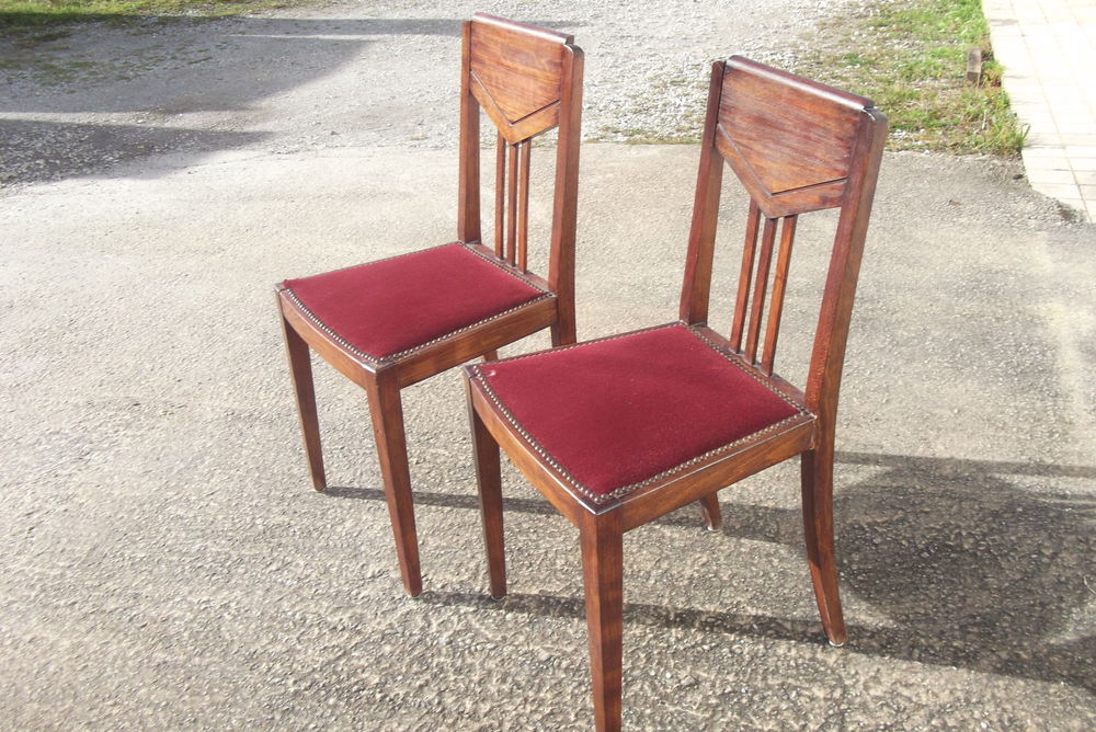 DEUX CHAISES MASSIVE EN BOIS ET VELOURS Meubles