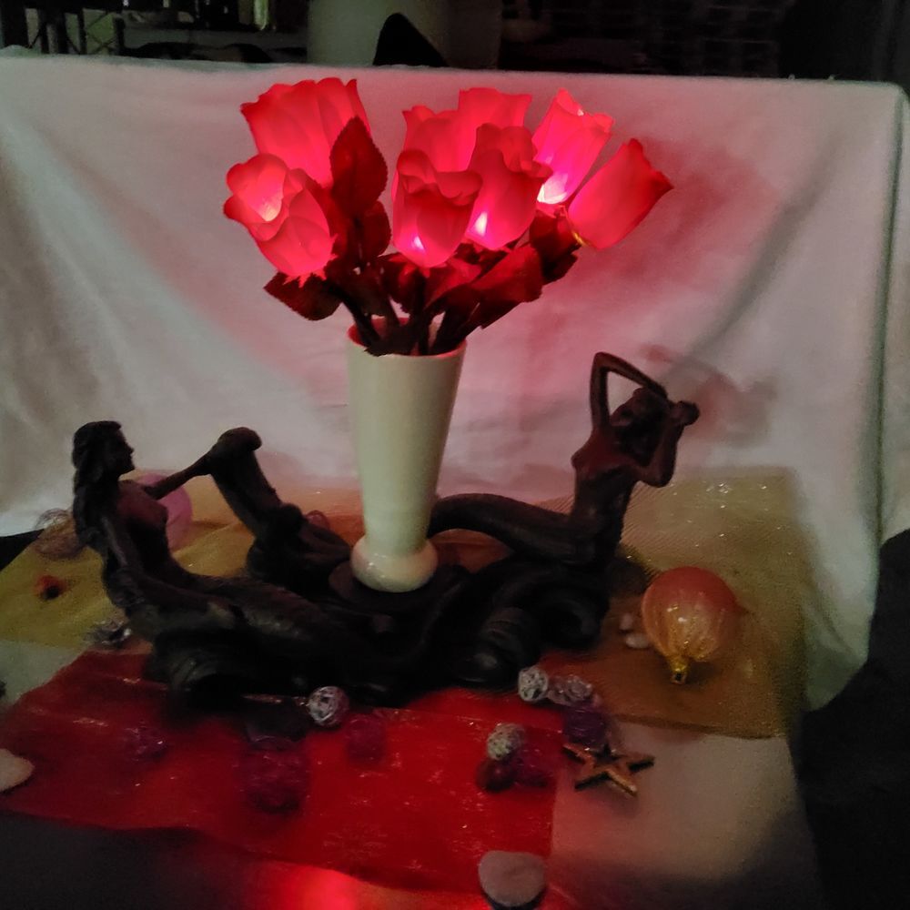 support sir&egrave;ne avec vase illumin&eacute; Décoration