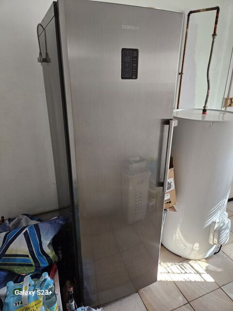 bonjour  congelateur  / ro bot 360 Iverny (77)