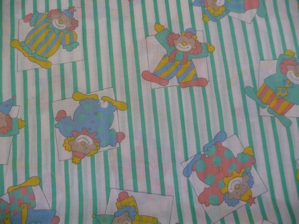 Tissu motifs clowns et rayures vertes Décoration