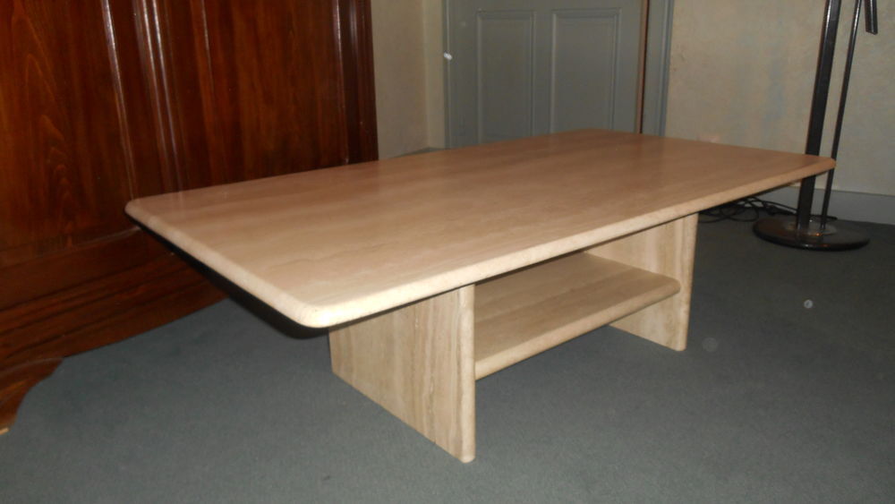 table basse de salon en travertin Meubles