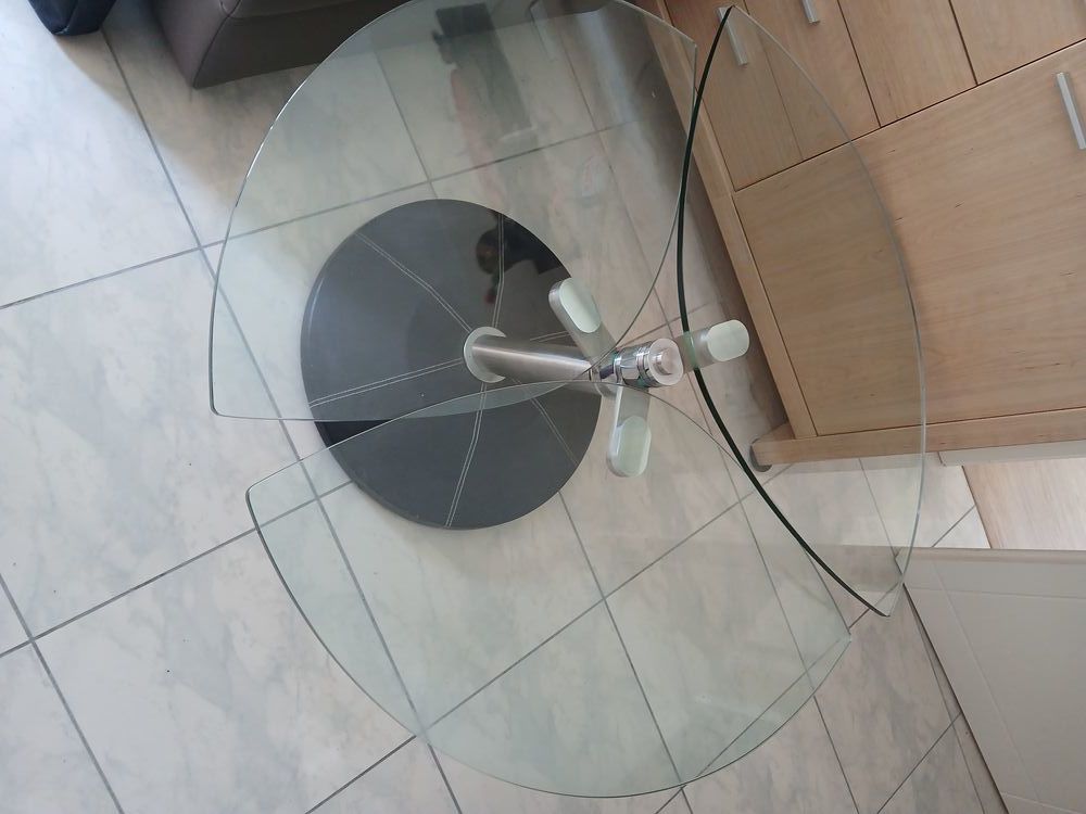 Table de salon en verre,3 plateaux. Etat neuf. Meubles