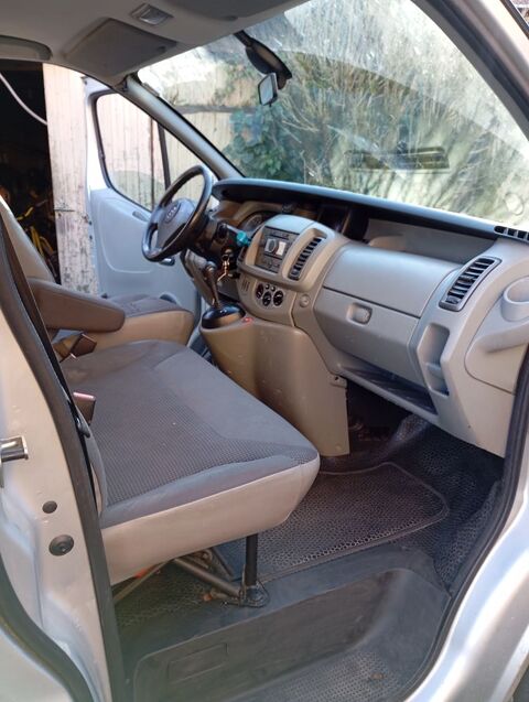 Opel Vivaro VIVARO CA 2700 C1 2.5 CDTI 145 PACK CLIM EASYTRONIC 2009 occasion Les Eyzies-de-Tayac-Sireuil 24620