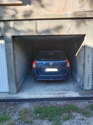  Parking / Garage à louer 14 m²
