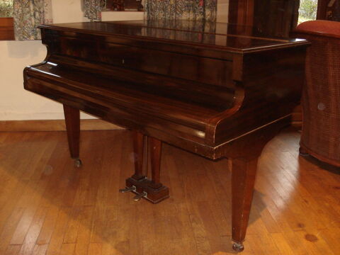 Piano demi-grand  1500 Mouxy (73)