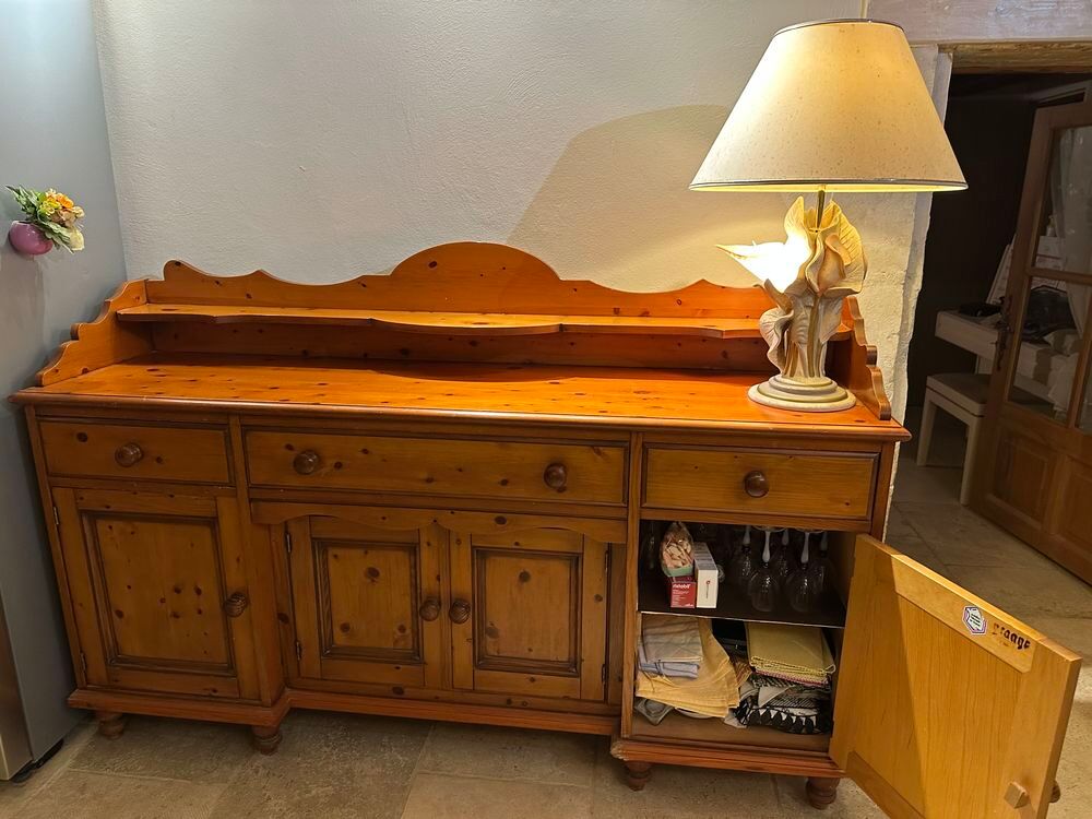 Buffet bas pin massif num&eacute;rot&eacute; Meubles