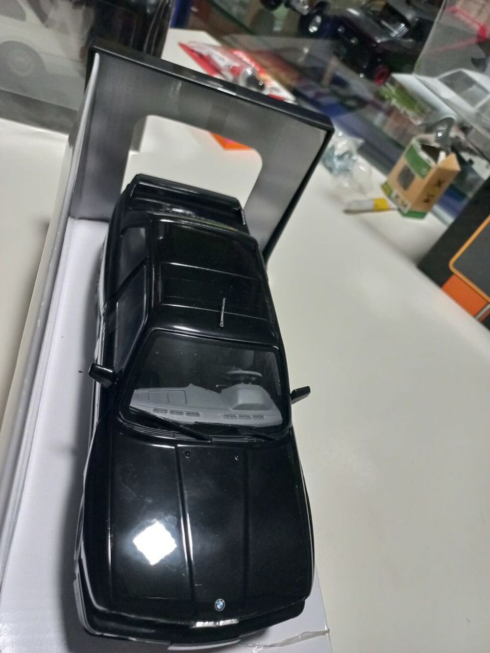 Voiture de Collection miniature &eacute;chelle 1/18&egrave;me bmw m3 e30 