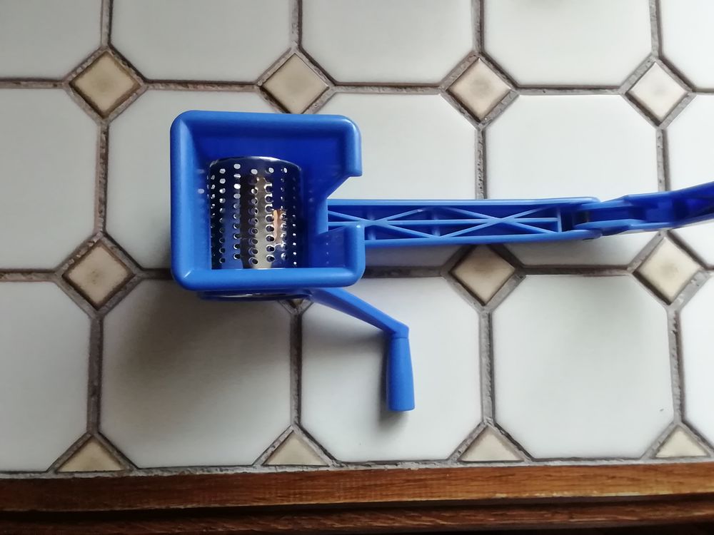 Mandoline manuelle bleue Cuisine