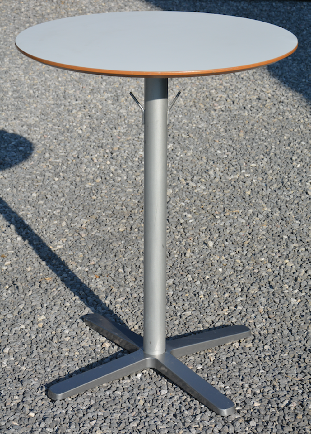 table haute et tabourets Meubles