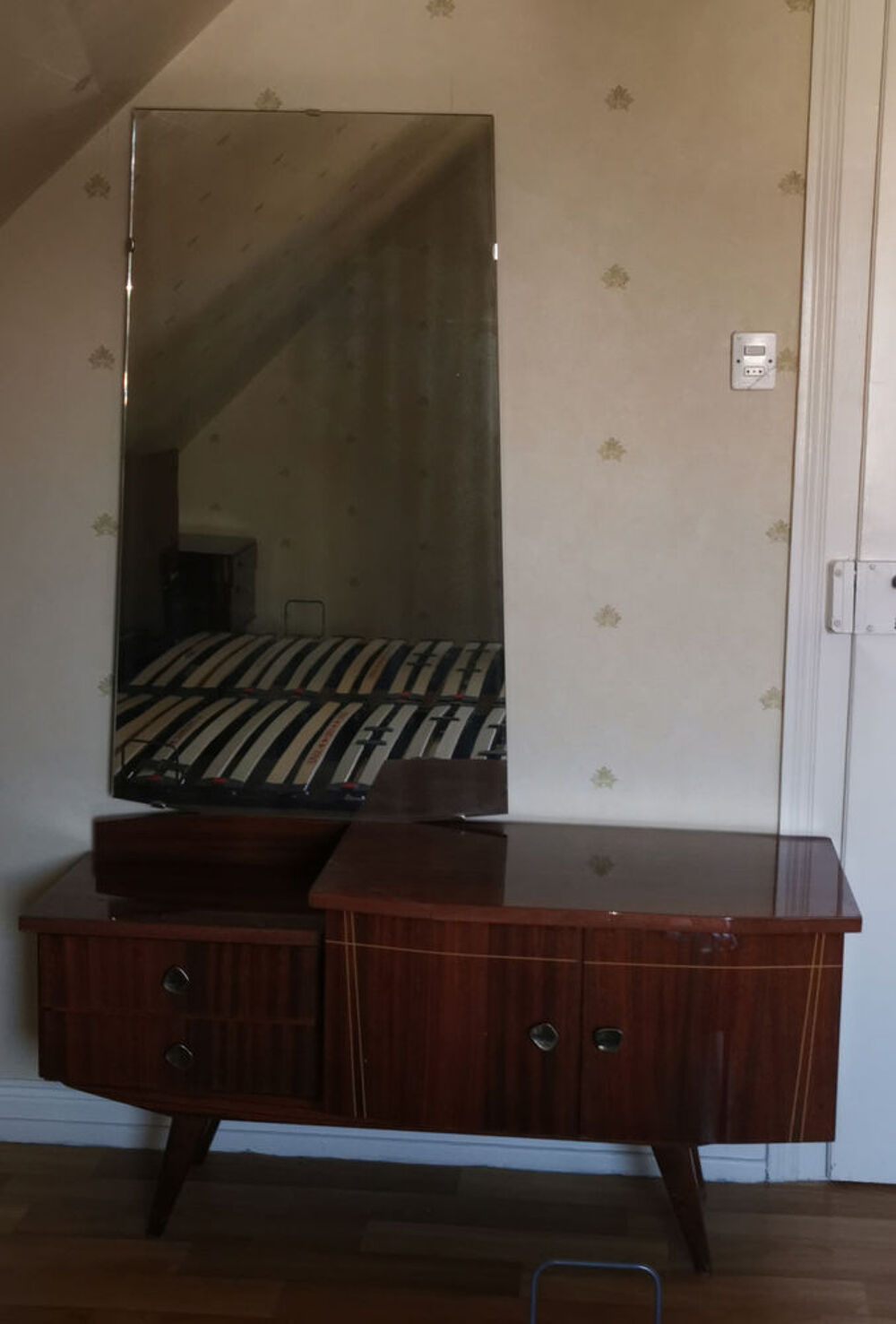 Chambre compl&egrave;te en merisier sommier Swiss Som Meubles