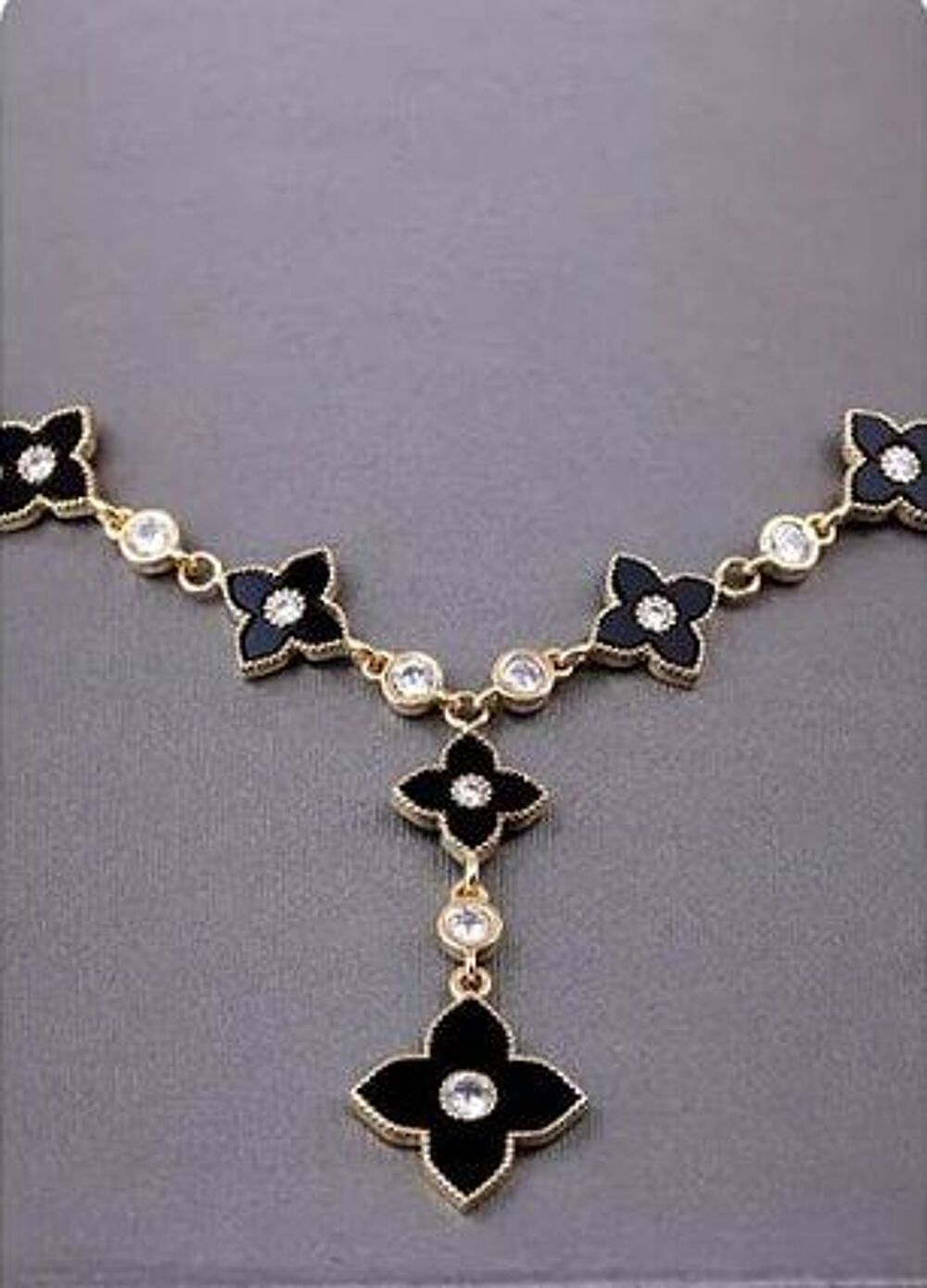 Collier trefles Bijoux et montres