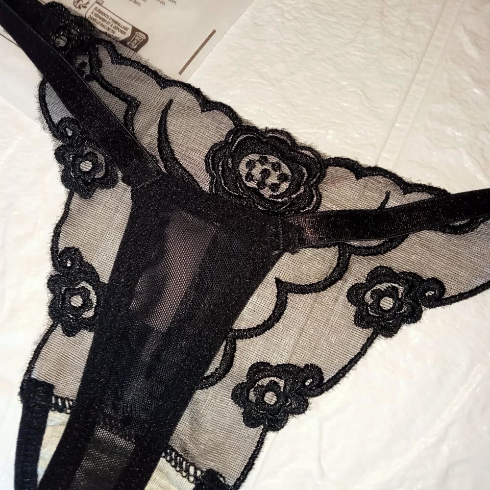 String femme dentelle en noir ou blanc TL Vtements