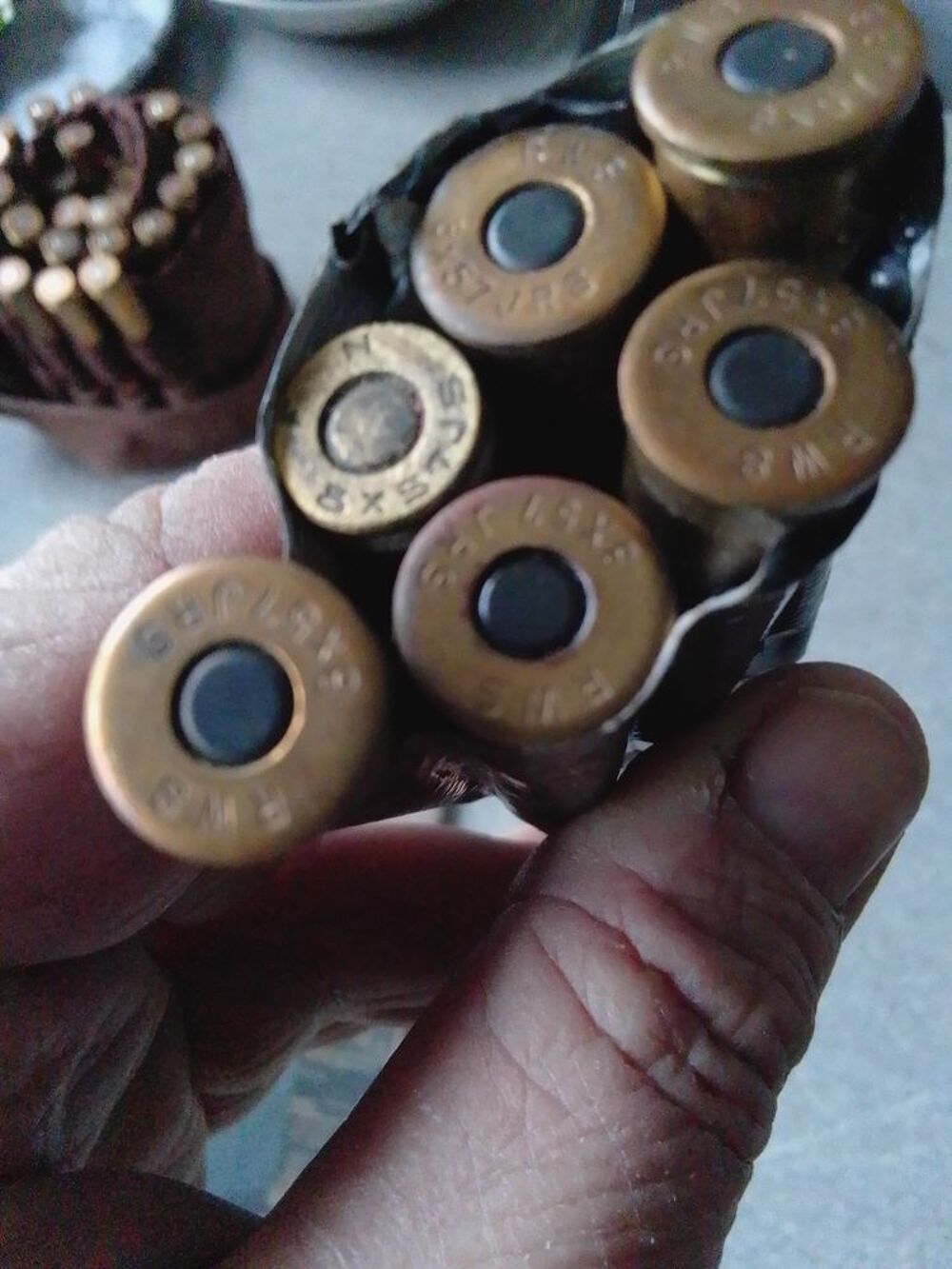 Lot de cartouches et balles pour carabine ET DIVERS CHASSE Sports