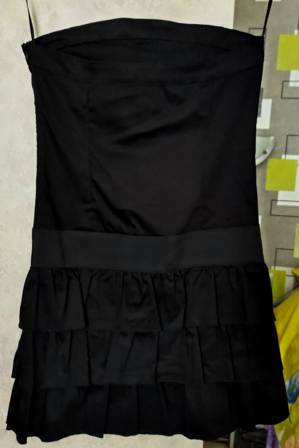 robe noire: au choix
autres mod&egrave;les dispo, demandez photos Vtements