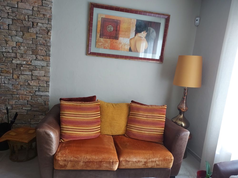 2 canap&eacute; cuir v&eacute;ritable et tissu
A l unit&eacute; ou par 2 Meubles
