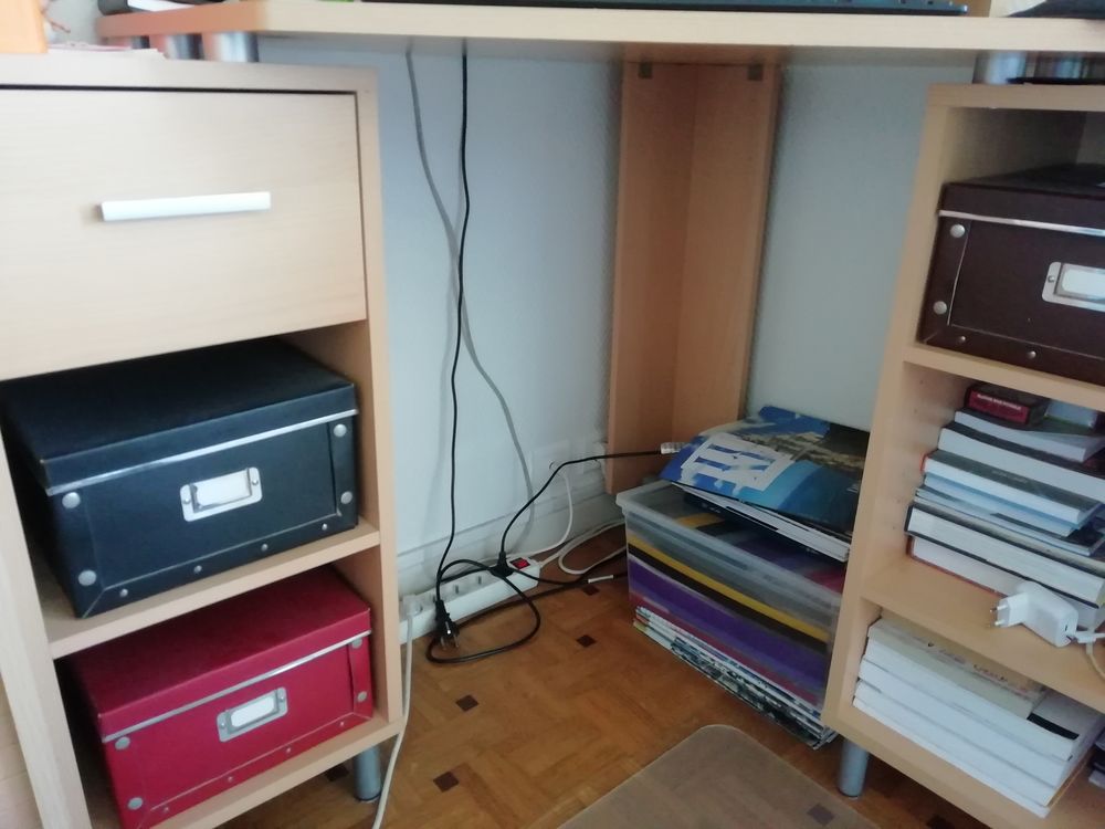 Bureau &eacute;tudiant en bois couleur pin Meubles