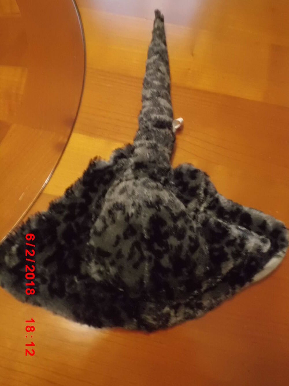PELUCHE RAIE NOIRE ET GRISE Jeux / jouets