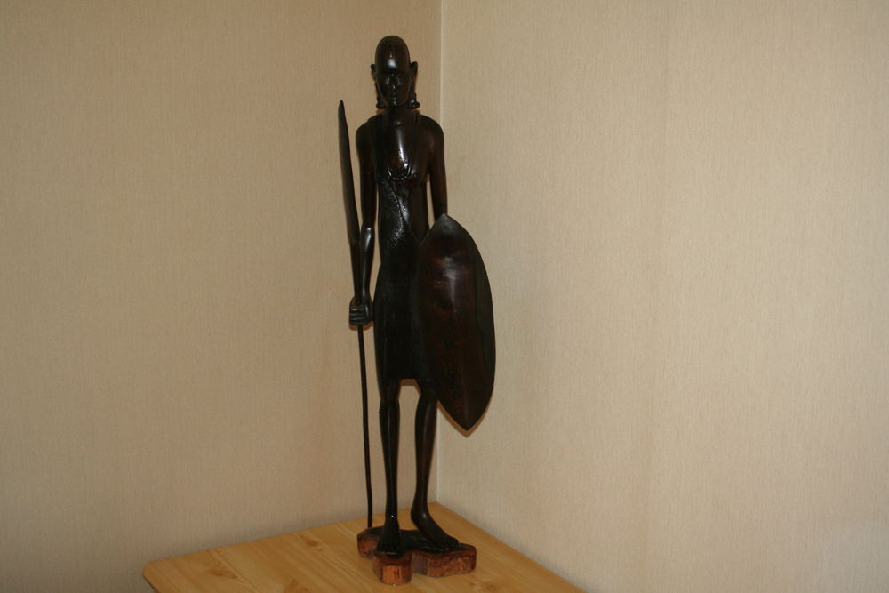 Statue de guerrier masai en &eacute;b&egrave;ne Décoration