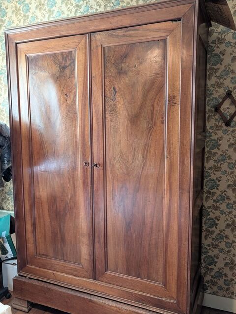 Grande Armoire en noyer Thilouze (37)