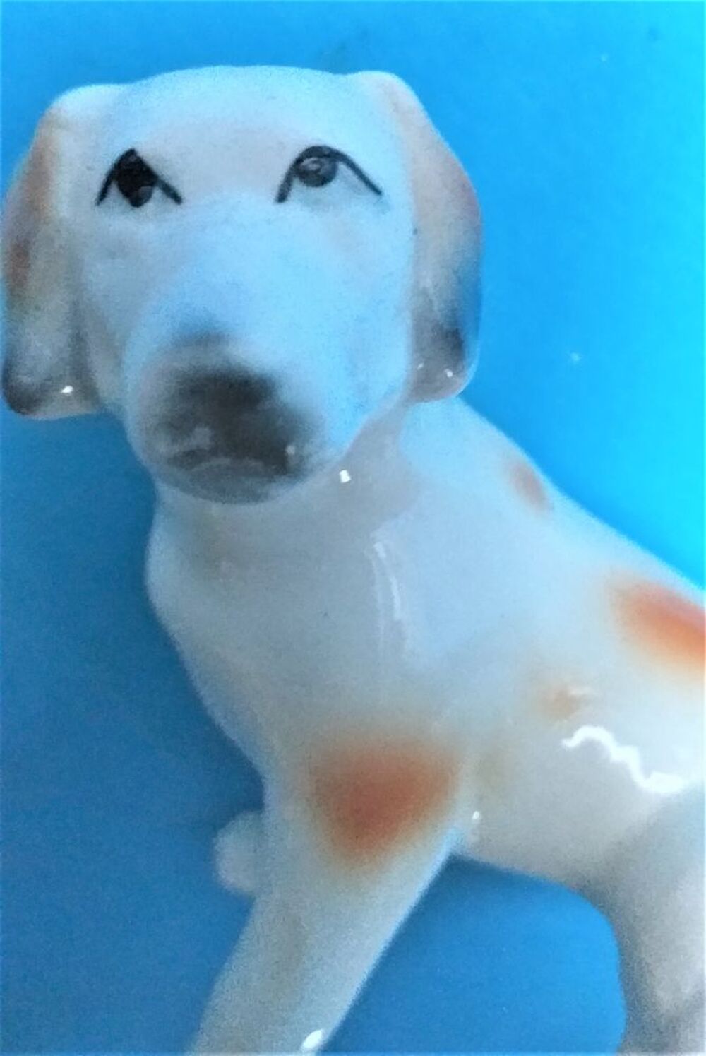 Chien en c&eacute;ramique ou porcelaine Hauteur 9 cm 