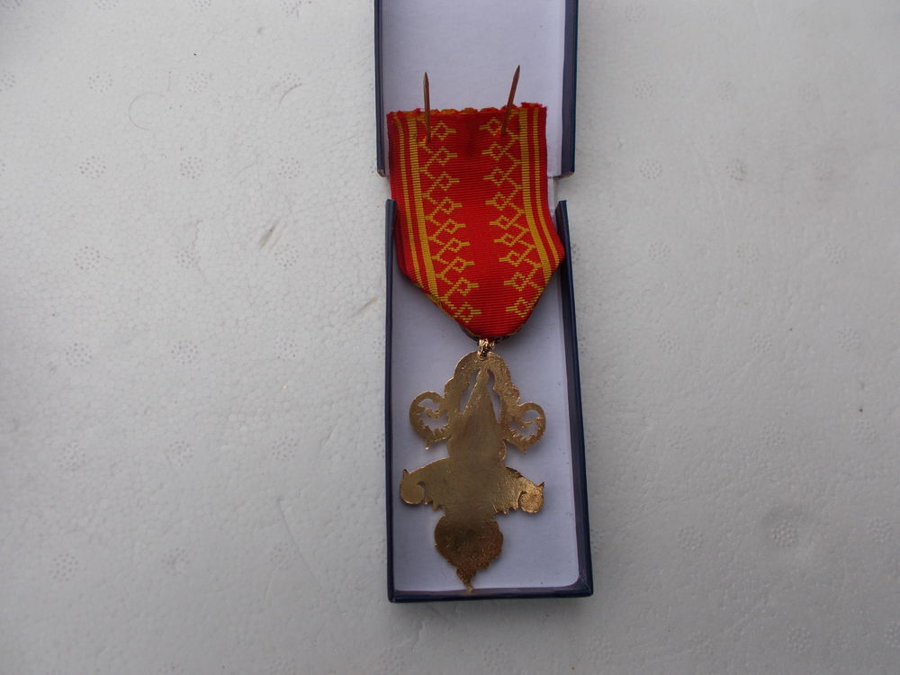 m&eacute;daille de 1 million d'&eacute;l&eacute;phants,dans sa boite,&eacute;tat neuf!! 