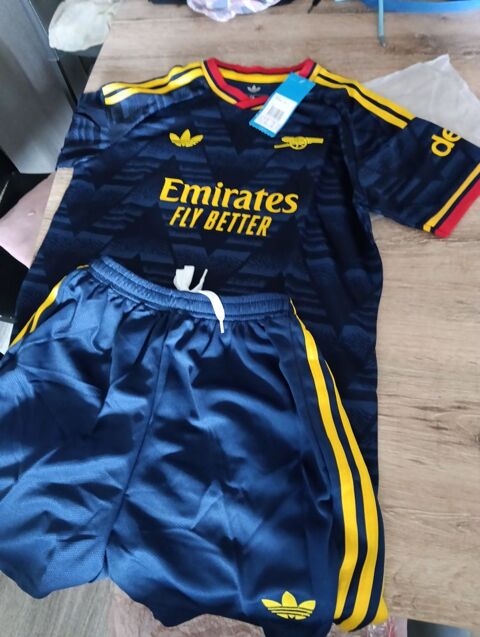 Short et maillot de foot 30 Lyon 9 (69)