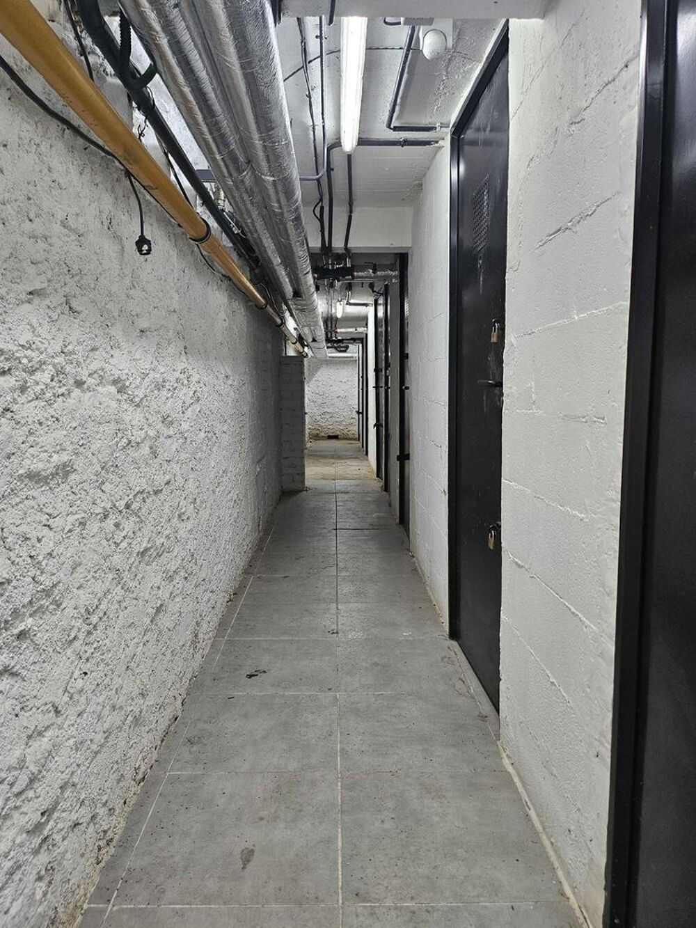 Location Autre Cave+|+Box+de+stockage+|+Local+privé Aubervilliers
