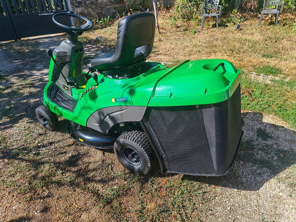 Tracteur tondeuse VL 28 GH &Eacute;tat proche du neuf 
Jardin