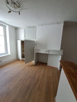  Appartement à louer 3 pièces 87 m²