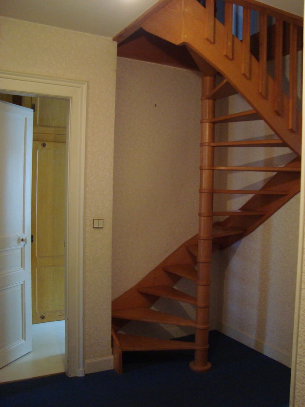 Escalier &agrave; colima&ccedil;on en bois massif Meubles