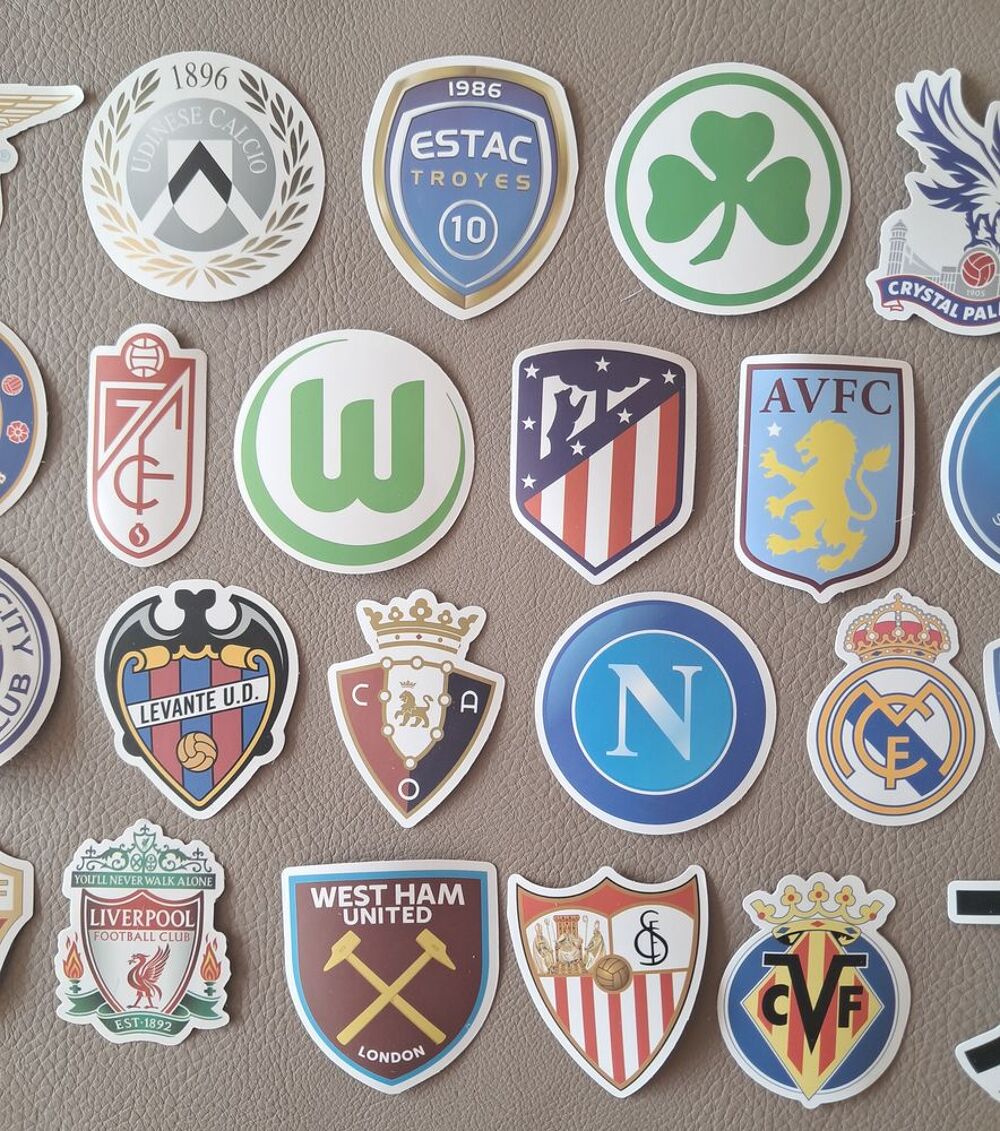 lot de 47 autocollants stickers clubs de foot europ&eacute;en 