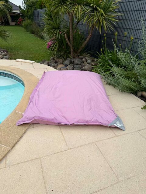 AV deux poufs d'extérieur Lescar (64)