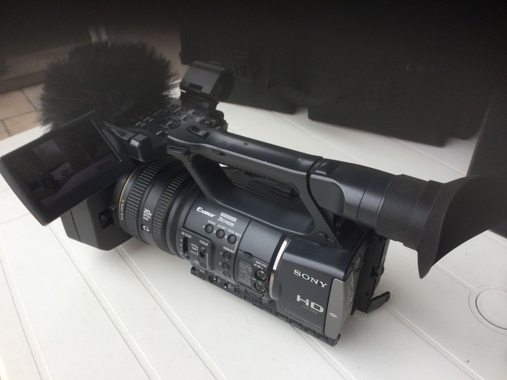 Cam&eacute;scope SONY HDR-AX2000E avec accessoires Photos/Video/TV