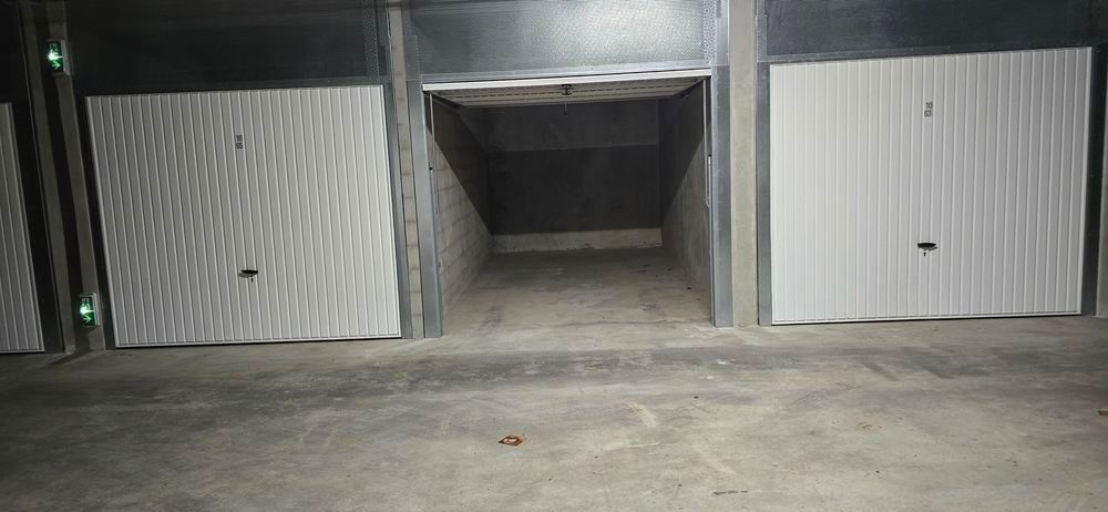 Location Parking/Garage garage fermé dans résidence neuve Saint-laurent-du-var