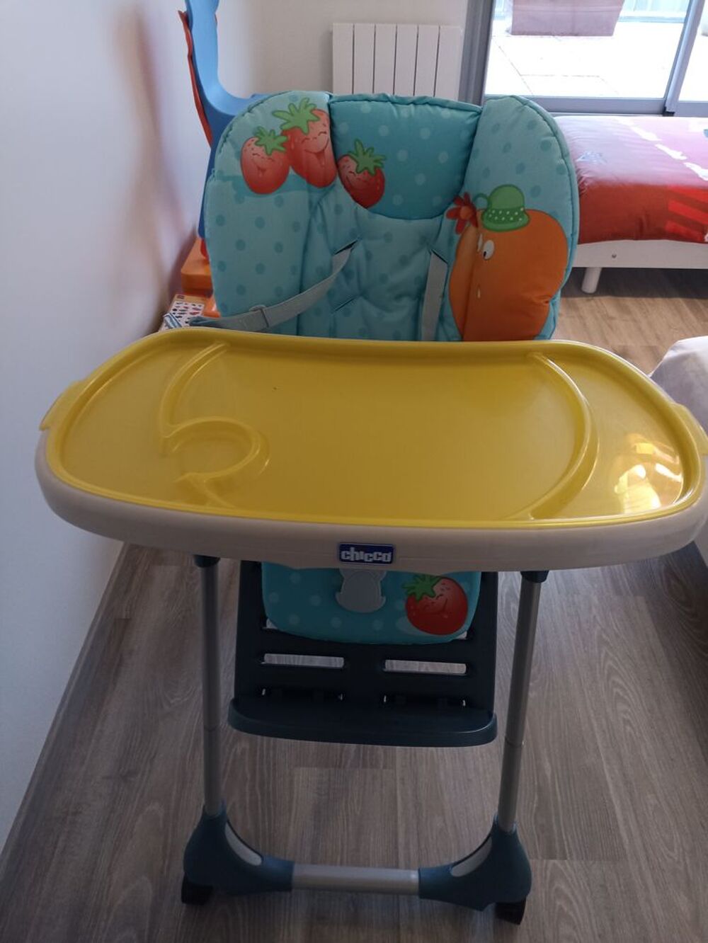 Chaise haute b&eacute;b&eacute; mod&egrave;le "Chicco" 
Puériculture