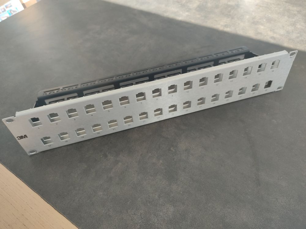 Panneau de brassage 32 ports 3M 2U Matériel informatique