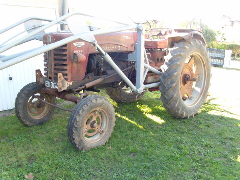 Tracteur  mc cormick  farmall f265  diesel  12 vitesse 1350 Saint-Pardoux-du-Breuil (47)